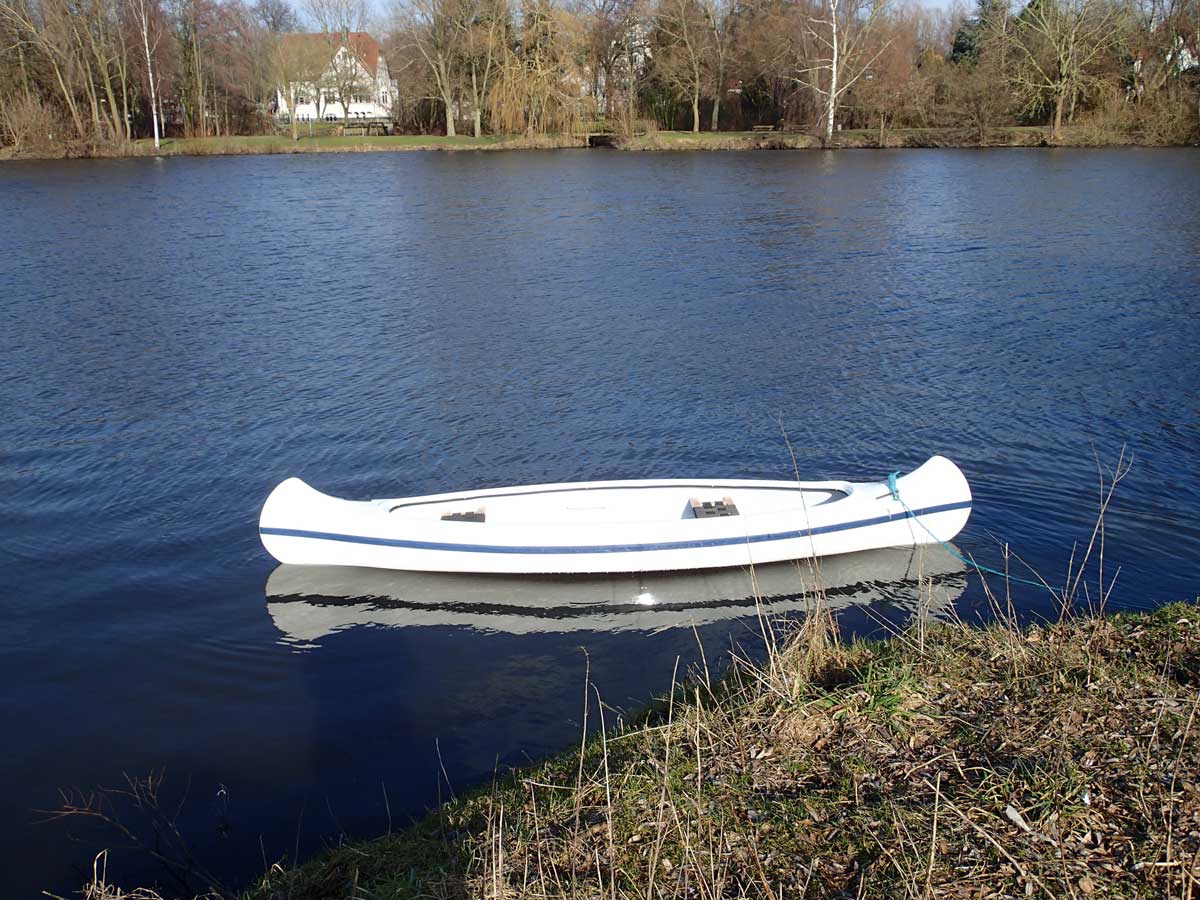 Kanu 2 Sitzer kaufen bei  uns Weisses Kanu auf unserem See in Bokkolt Hanredder
